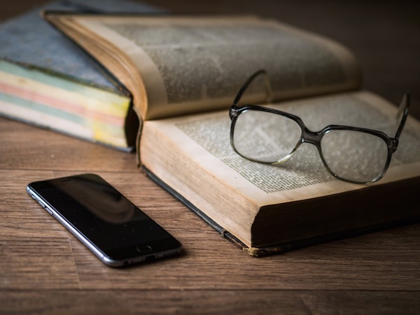 10 distractions that sabotage your blogging success and how you can overcome each one of them: