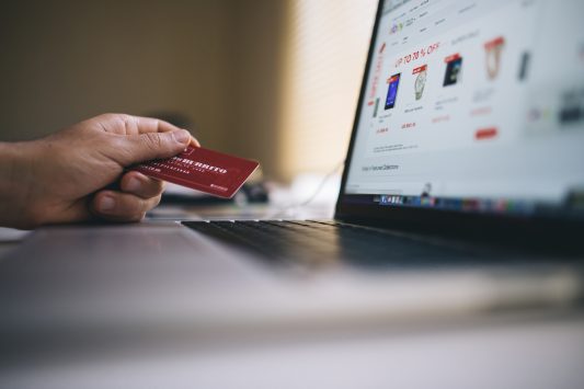 How to Turn Your Business Blog Readers Into Paying Customers