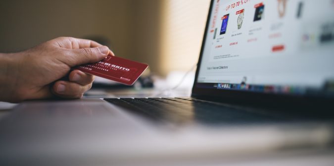 How to Turn Your Business Blog Readers Into Paying Customers