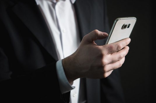 Reading email newsletters on a smartphone
