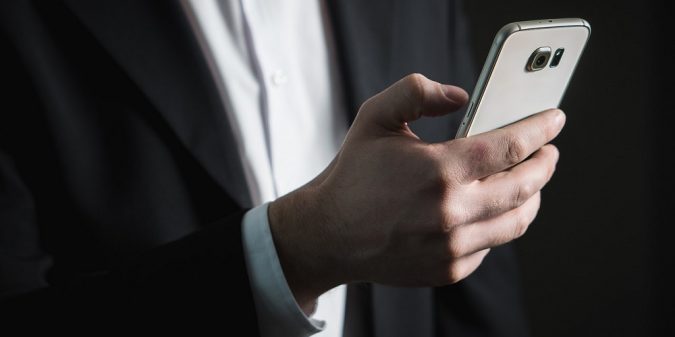 Reading email newsletters on a smartphone